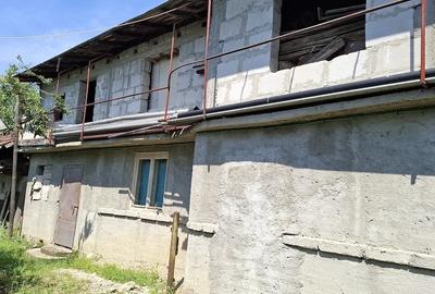 Casă cu 5 camere cu Teren 230 Mp în Coada Izvorului