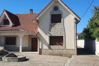 Casă cu 4 camere în Dancu