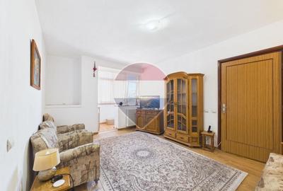 Apartament cu 2 camere semidecomandat, mobilat în 1 Mai