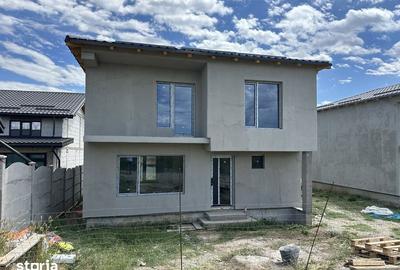 Casă cu 4 camere cu Teren 160 Mp în Central