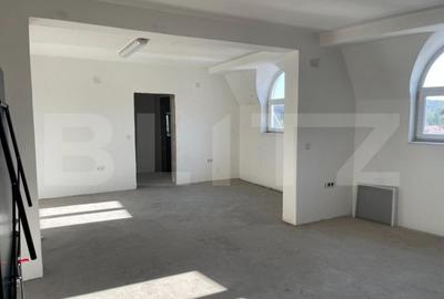 Casă cu 5 camere cu Teren 985 Mp în Central - 4