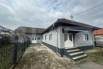 Casă individuală cu 5 camere cu Canalizare în Bălești