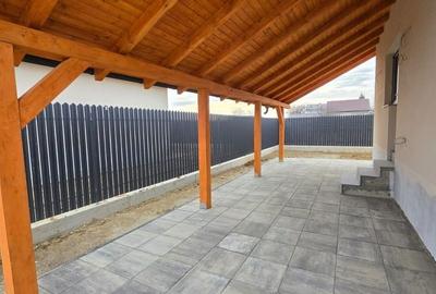 Casă cu 3 camere cu Teren 380 Mp în Hemeiuș