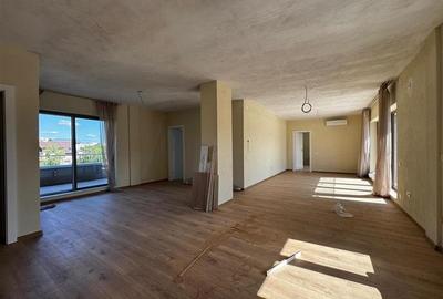 Apartament cu 3 camere semidecomandat, mobilat în Borhanci