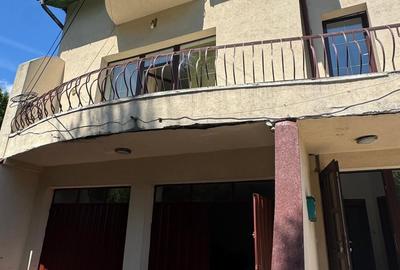 Casă cu 4 camere cu Garaj în Andrei Mureșanu