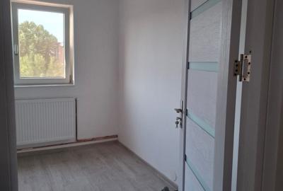 Apartament cu 3 camere decomandat în Rovine - 4