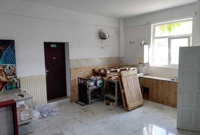 Spațiu comercial, de 90 mp, în Central