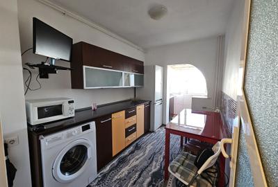 Apartament cu 2 camere decomandat în Casa de Cultură