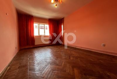 Apartament cu 3 camere decomandat, mobilat în Găești