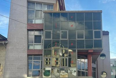 Casă cu Teren 454 Mp în Central - 4