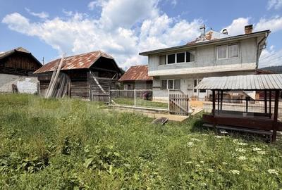 Casă cu 4 camere cu Teren 1024 Mp în Central
