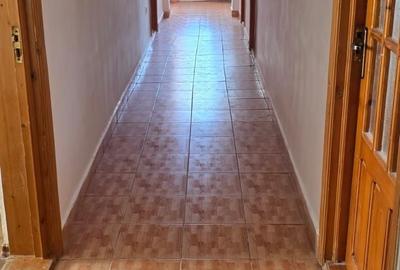 Casă cu 4 camere semidecomandat în Central