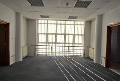 Spațiu comercial, de 1,432.2099609375 mp, în Central - 4