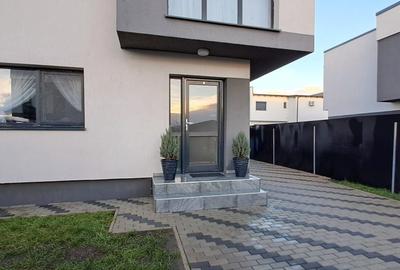 Apartament cu 2 camere semidecomandat în Sânpetru