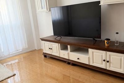 Apartament cu 3 camere decomandat în Vitan