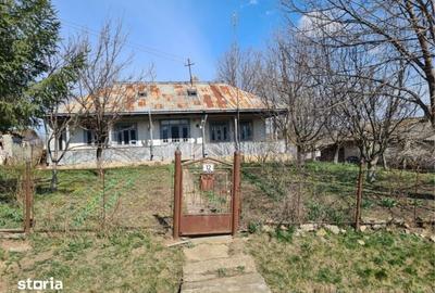 Casă cu 4 camere cu Teren 99 Mp în Cervicești