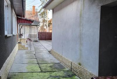 Casă cu Teren 800 Mp în Central
