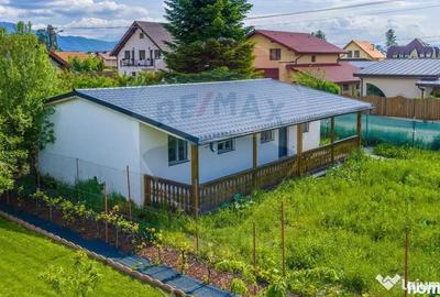 Casă cu 7 camere cu Teren 1007 Mp în Stupini
