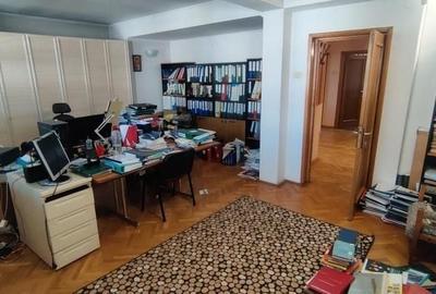 Casă cu 5 camere cu Teren 192 Mp în Colentina