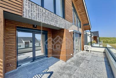 Penthouse cu 3 camere semidecomandat în Exterior Vest