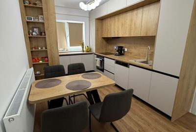 Apartament cu 4 camere decomandat în Republicii