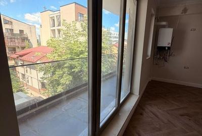 Apartament cu 4 camere decomandat în Aviației - 3
