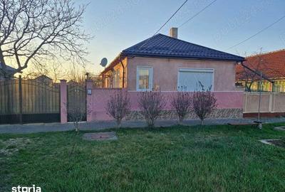 Casă cu 3 camere cu Teren 140 Mp în Central - 2