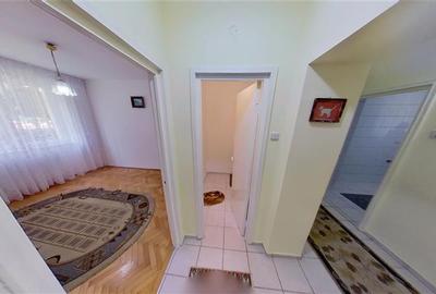Apartament cu 3 camere decomandat în Astra