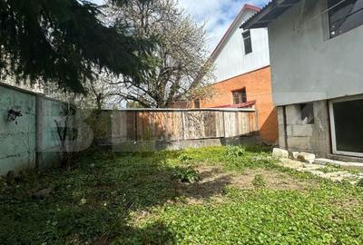Casă cu 2 camere cu Teren 200 Mp în Central - 2