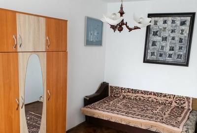 Apartament cu 2 camere semidecomandat, mobilat în Podu Roș