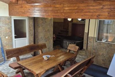 Casă cu 3 camere cu Canalizare în Central