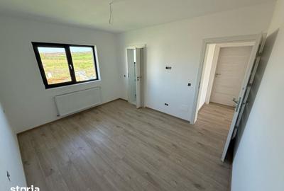 Casă cu 5 camere cu Teren 490 Mp în Păulești - 3