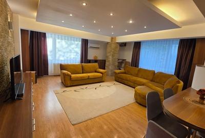 Apartament cu 3 camere decomandat în Băneasa
