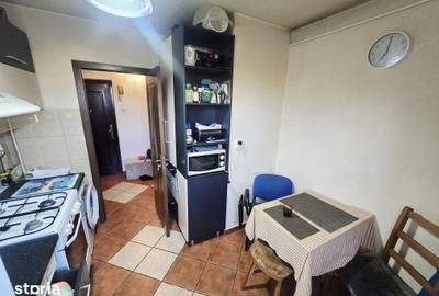 Apartament cu 2 camere semidecomandat în Podu Roș