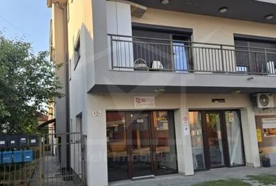 Apartament cu 3 camere decomandat, mobilat în Între Lacuri
