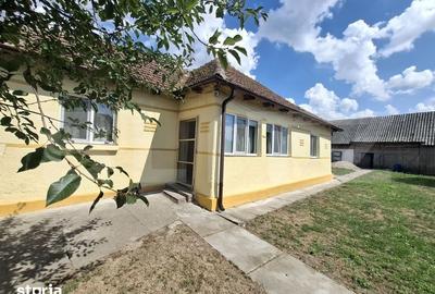 Casă cu 2 camere cu Teren 2880 Mp în Gelu