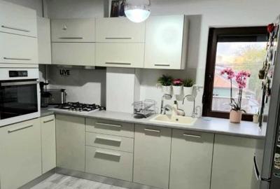 Apartament cu 3 camere decomandat, mobilat în Km 4