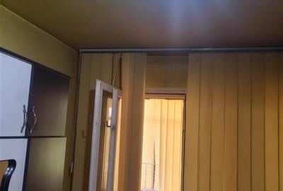Apartament cu 2 camere semidecomandat în Podu Roș