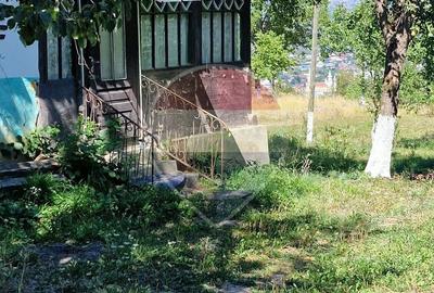 Casă cu 3 camere cu Teren 6000 Mp în Central