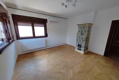 Apartament cu 3 camere decomandat în Ștefan cel Mare