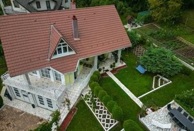 Casă cu 4 camere în Corunca