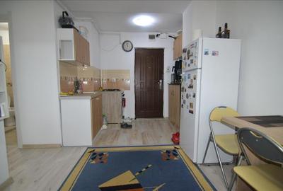 Apartament cu 2 camere semidecomandat în Tractorul - 3
