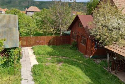 Casă cu 4 camere decomandat în Petrești