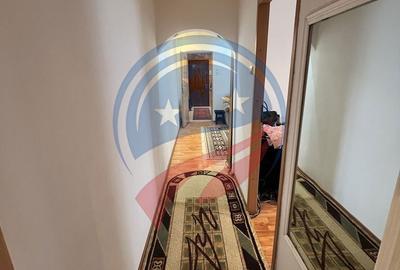 Apartament cu 3 camere semidecomandat în Craiovița Nouă - 1