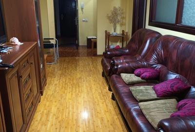 Apartament cu 3 camere semidecomandat în Basarab