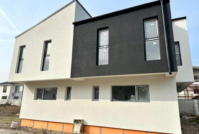 Casă cu 4 camere cu Teren 150 Mp în Tunari