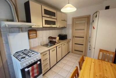 Apartament cu 3 camere decomandat în Girocului