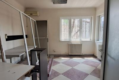 Casă cu 6 camere cu Teren 800 Mp în Rahova