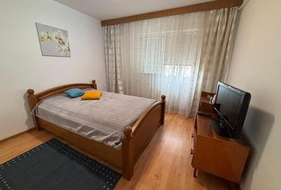 Apartament cu 4 camere decomandat, mobilat în P-ța Mihai Viteazu