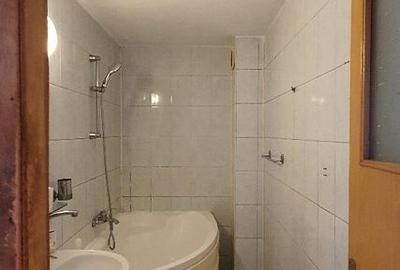 Apartament cu 3 camere decomandat, mobilat în Centrul Civic